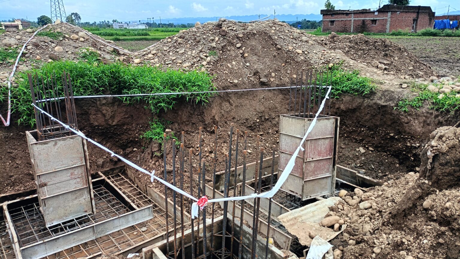 Dehradun: नियमों की अनदेखी पर जिला प्रशासन का बड़ा एक्शन, दर्जनों मोबाइल टावर सील