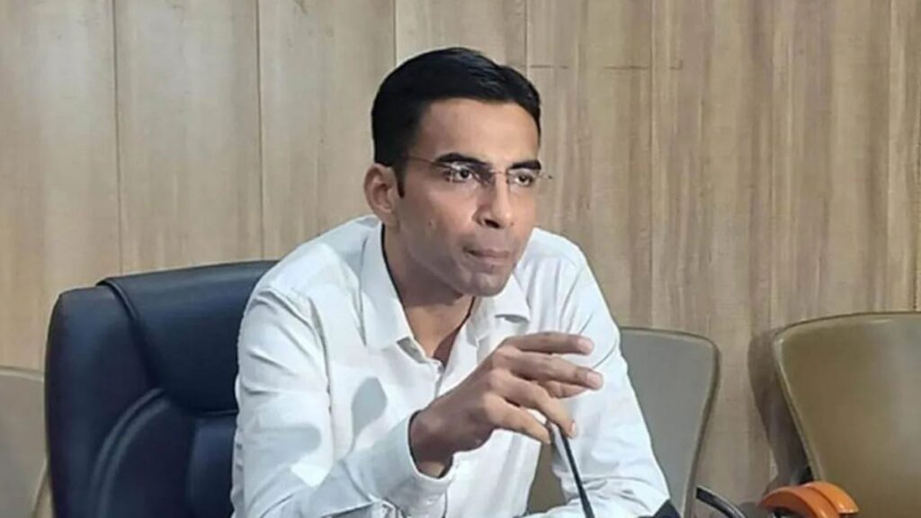 Bulldozer Warning in Dehradun: DM ने अफसरों को दी कड़ी चेतावनी, अतिक्रमण नहीं हटाया तो रुकेगी सैलरी, होगी सख्त कार्रवाई