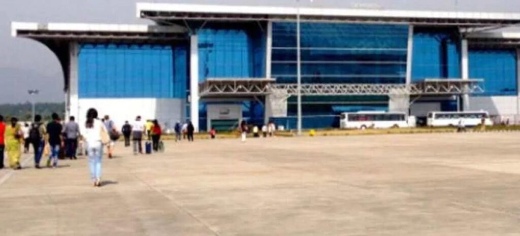 IndiGo Flight Update: देहरादून एयरपोर्ट पर संचालन फिर से पटरी पर, देर से ही सही—उड़ानें पहुंच रहीं सुरक्षित