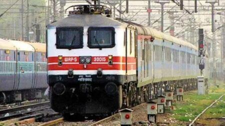 RRB परीक्षा अभ्यर्थियों के लिए राहत: मुरादाबाद–देहरादून के बीच चलेगी एग्जाम स्पेशल ट्रेन, जानिए पूरा शेड्यूल और स्टॉपेज