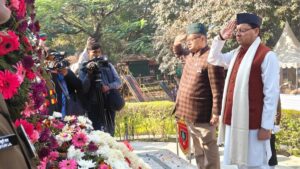 शौर्य को नमन: विजय दिवस पर सीएम धामी ने युद्ध स्मारक पर बलिदानी सैनिकों को दी श्रद्धांजलि