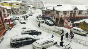 आज पर्वतीय क्षेत्रों में बदलेगा मौसम, हल्की बारिश और बर्फबारी के आसार, 31 मार्ग बंद