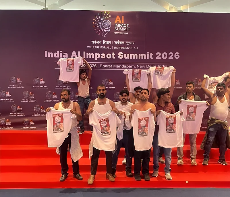 दिल्ली में राजनीतिक घमासान: यूथ कांग्रेस के ‘शर्टलेस’ प्रदर्शन के बाद राहुल गांधी के घर के बाहर BJP का ‘हल्ला बोल