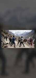 केदारनाथ पैदल मार्ग बना जंग का मैदान: लाठी-डंडे लेकर आपस में भिड़े घोड़ा-खच्चर संचालक, पुलिस ने 5 को दबोचा, लाइसेंस होंगे निरस्त